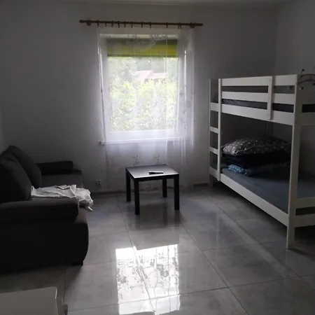 Osmiorniczka Apartment *
